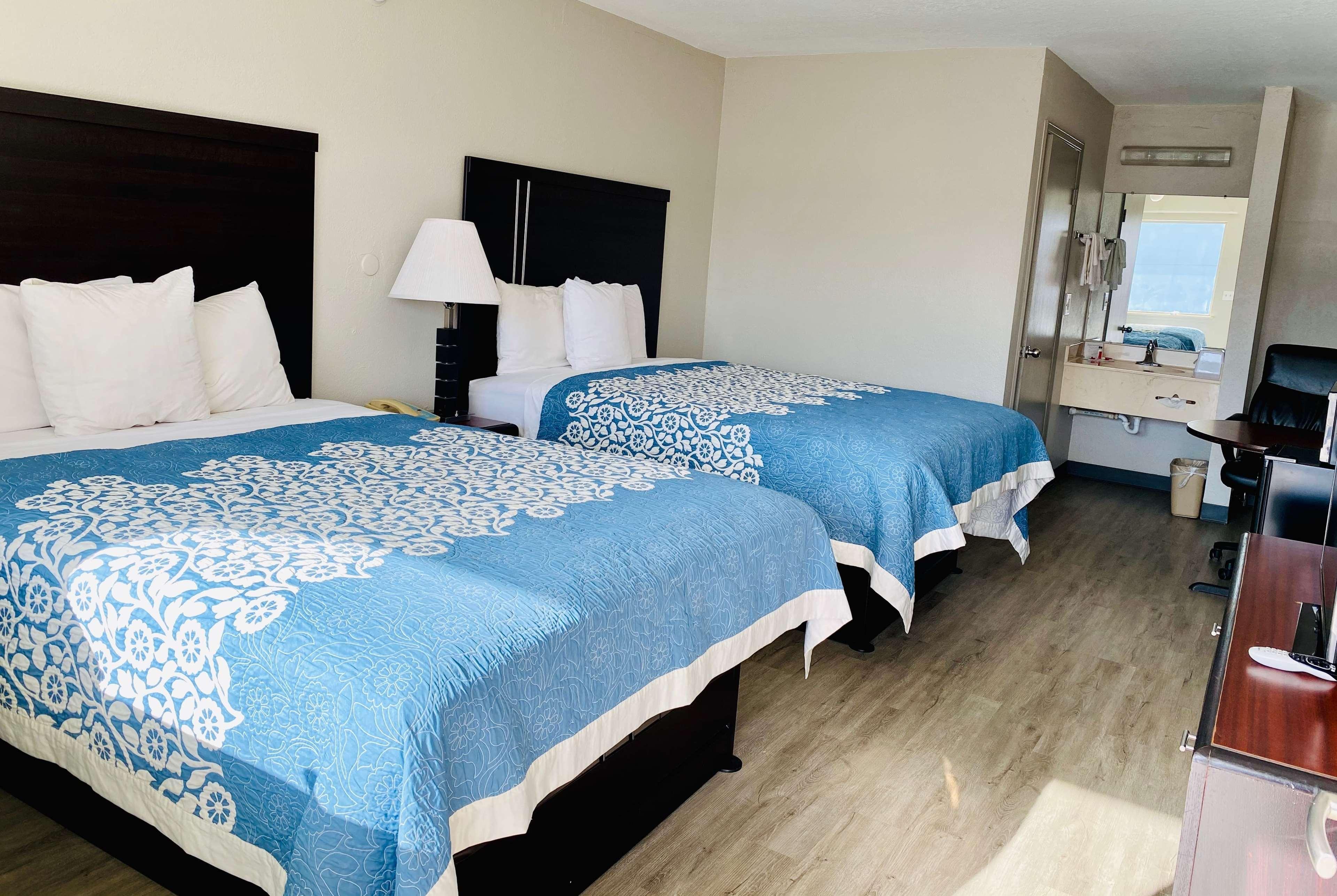 Days Inn By Wyndham Ardmore Esterno foto