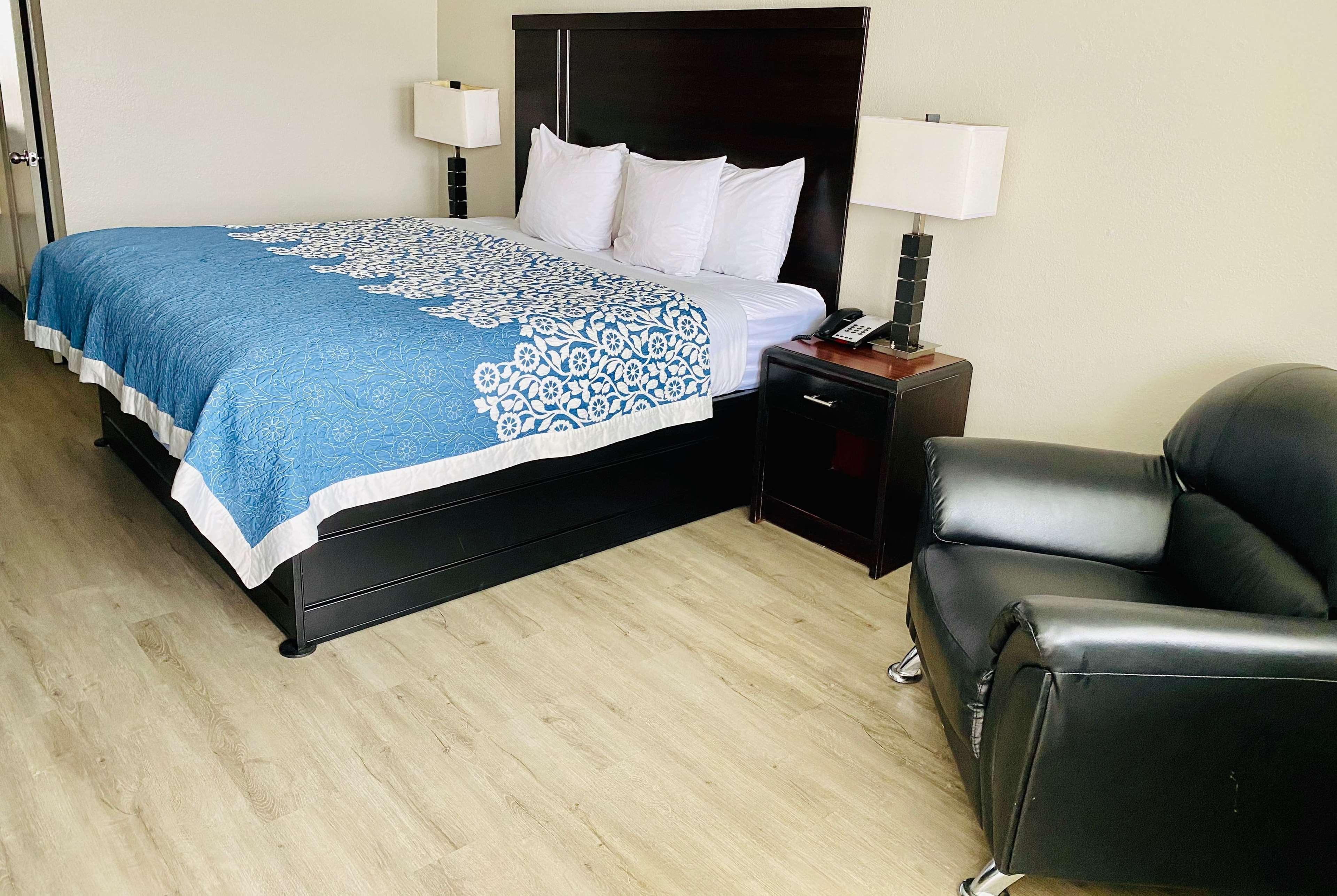 Days Inn By Wyndham Ardmore Esterno foto