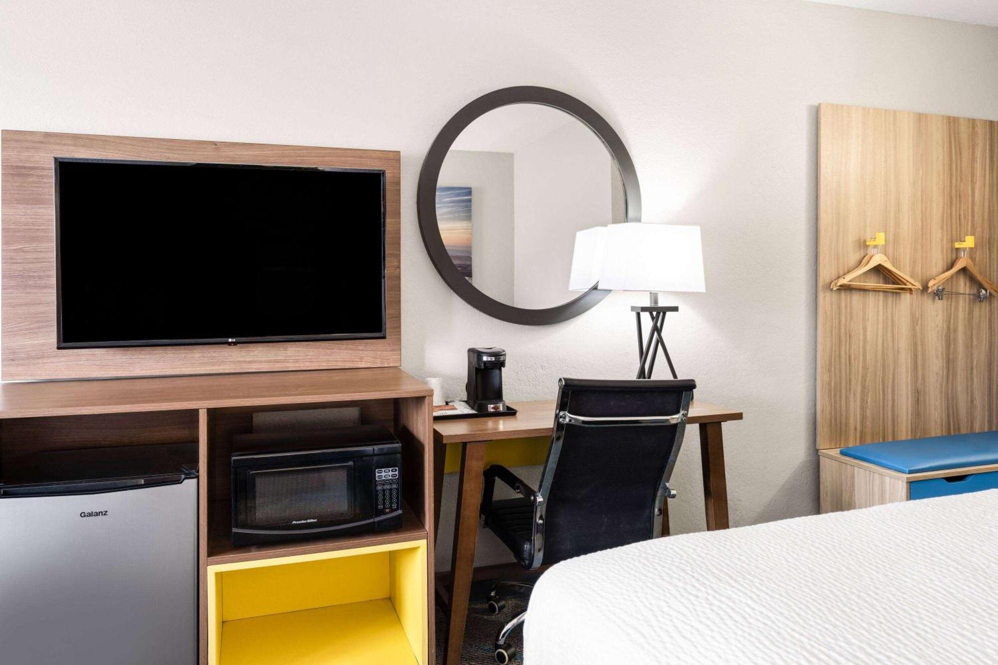 Days Inn By Wyndham Ardmore Esterno foto