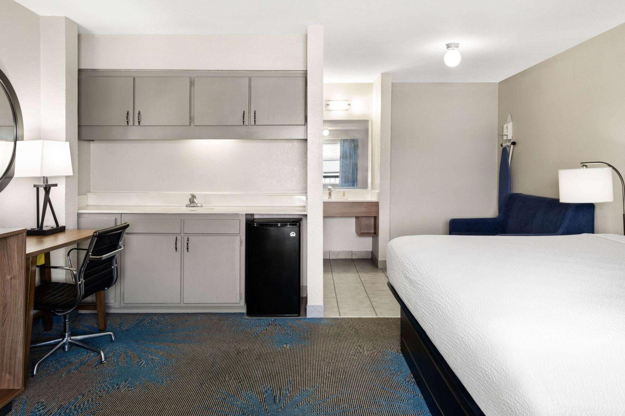 Days Inn By Wyndham Ardmore Esterno foto