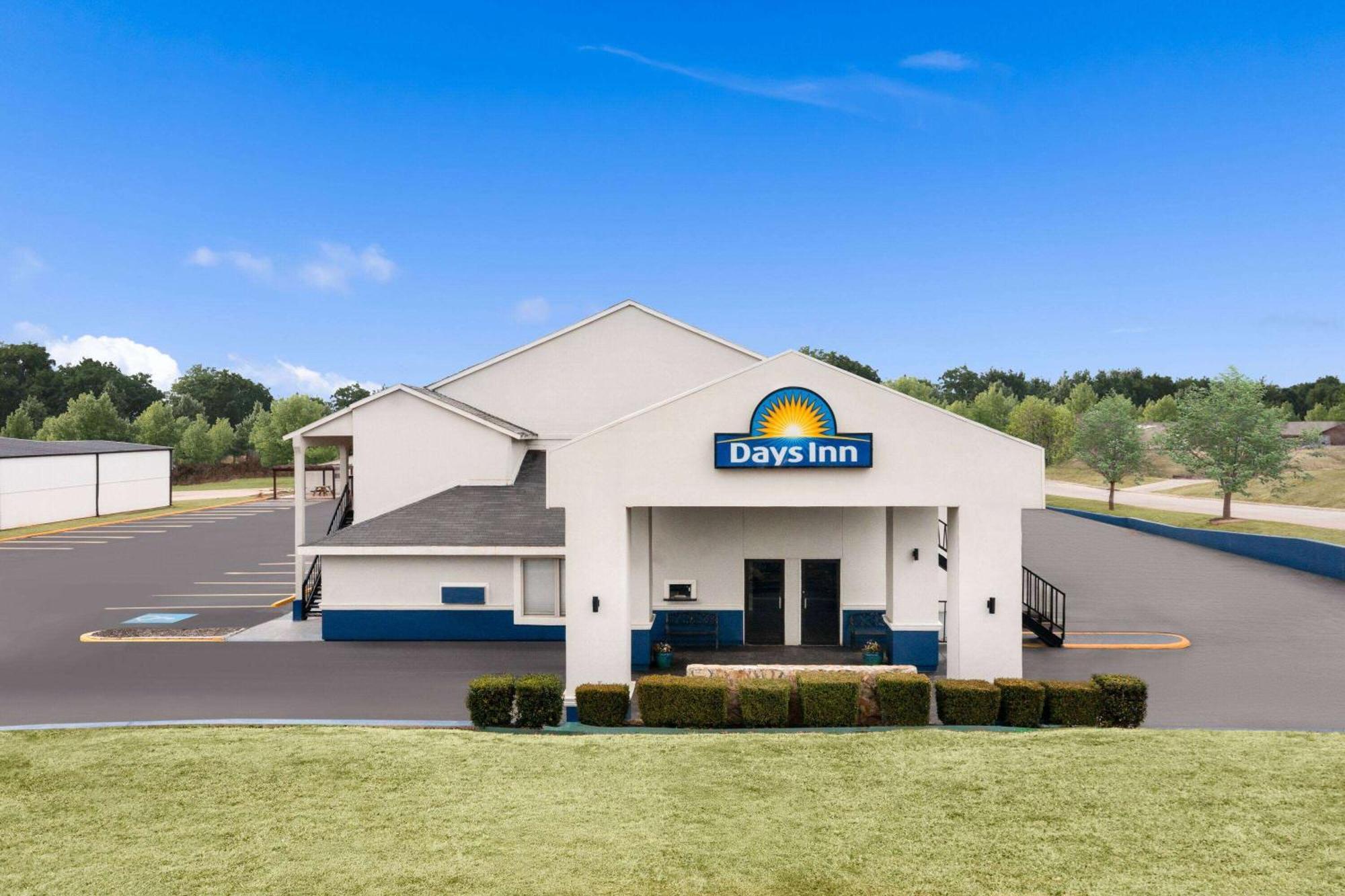 Days Inn By Wyndham Ardmore Esterno foto
