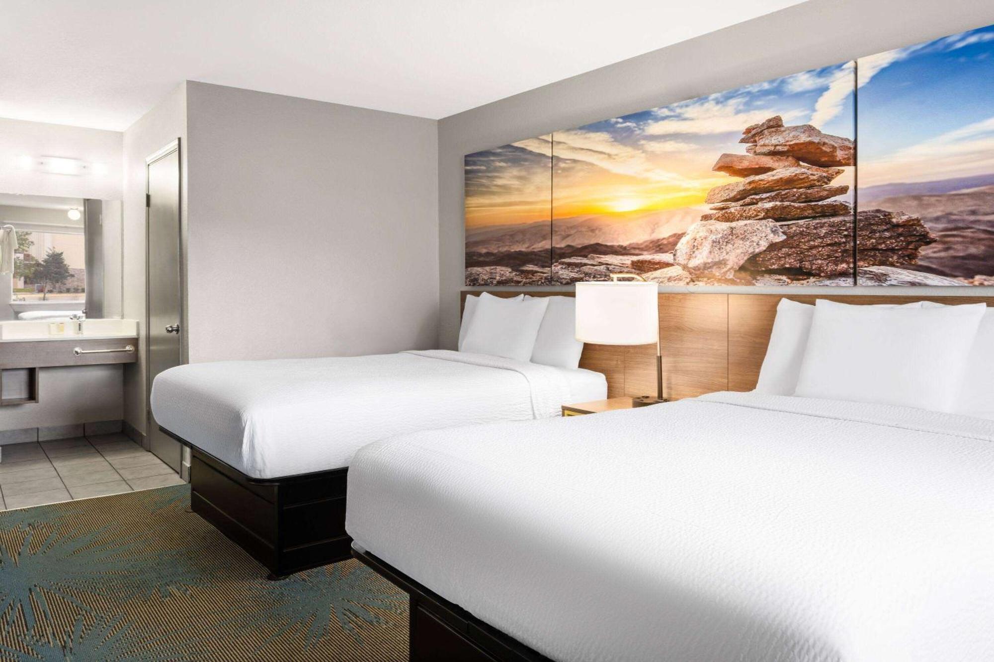 Days Inn By Wyndham Ardmore Esterno foto