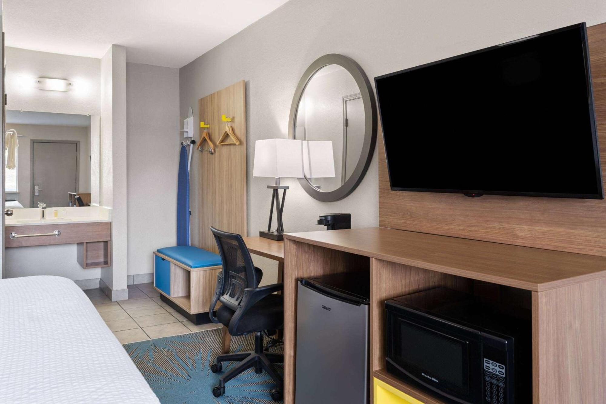 Days Inn By Wyndham Ardmore Esterno foto